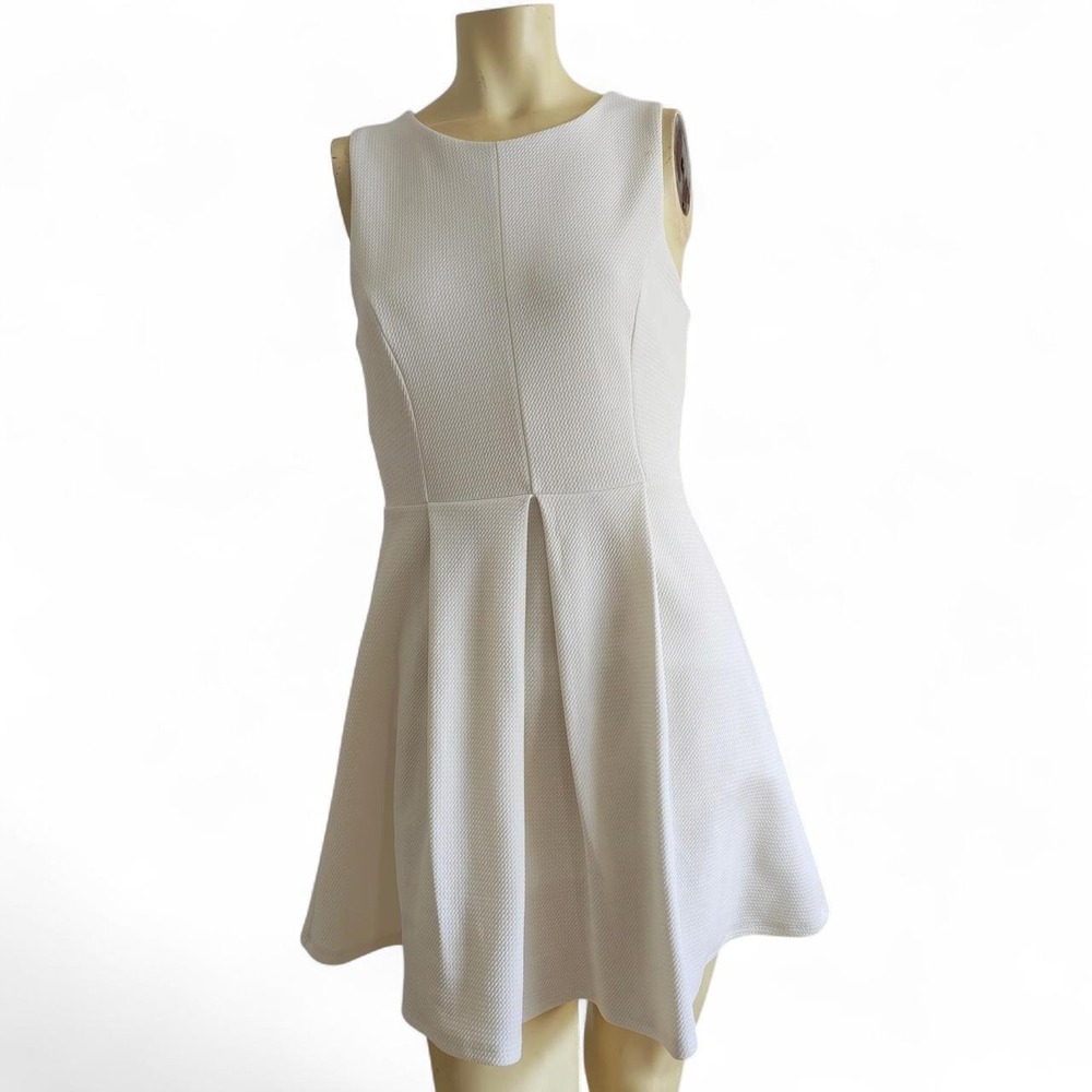 Kld Signature White A-Line Pleated Skirt Sleeveless Party Dress Cream Womens
